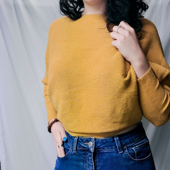 Yellow wide sleeve sweater - Picture 1 of 6